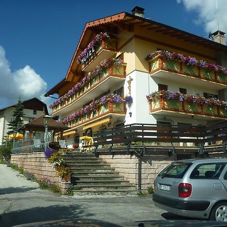 Hotel Millefiori Vigo di Fassa Kültér fotó